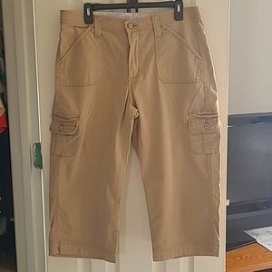 Sz 14 Womens Capri pants